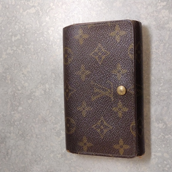 Louis Vuitton Handbags - 1993 Louis Vuitton Vintage Snap Wallet